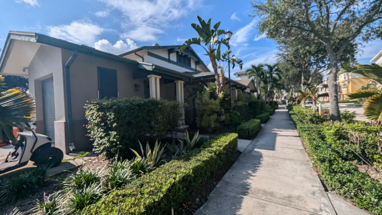 For Sale: $353,500 (2 beds, 2 baths, 1086 Square Feet)