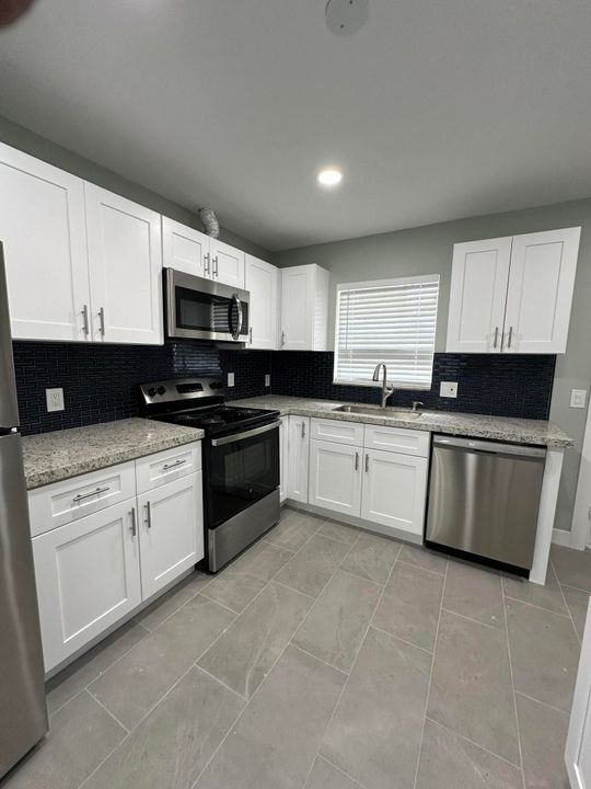 For Rent: $2,800 (3 beds, 2 baths, 1042 Square Feet)