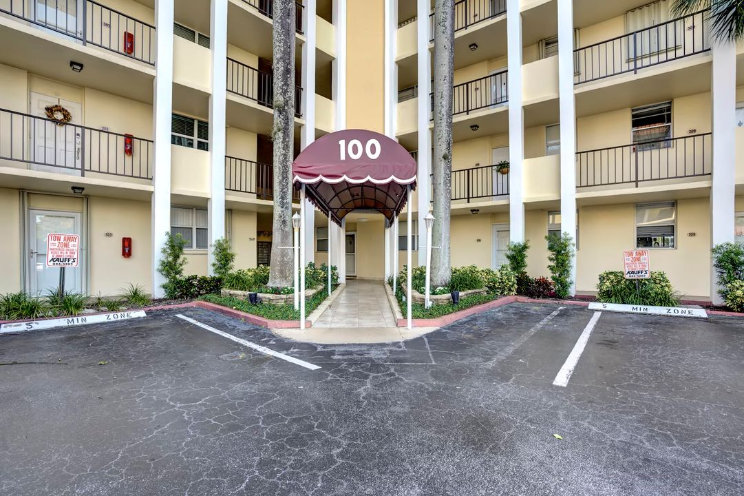 For Rent: $3,300 (1 beds, 1 baths, 720 Square Feet)