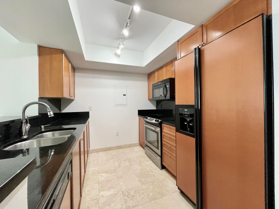 For Sale: $750,000 (2 beds, 2 baths, 1310 Square Feet)