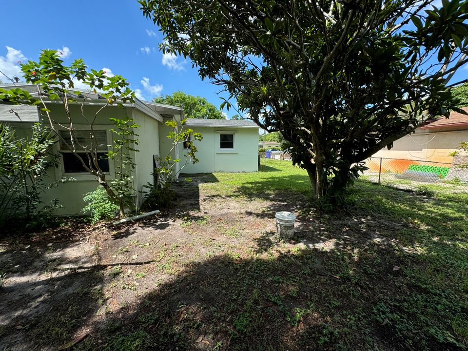 For Sale: $260,000 (2 beds, 2 baths, 1250 Square Feet)