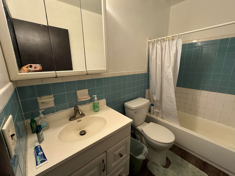 For Sale: $260,000 (2 beds, 2 baths, 1250 Square Feet)