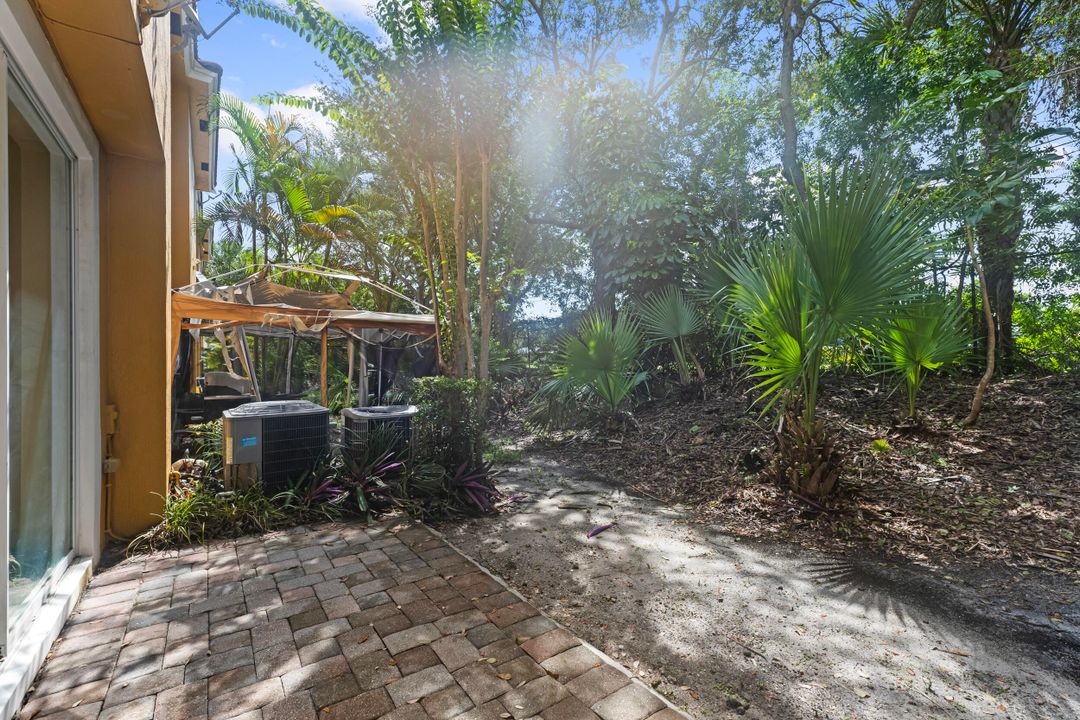 For Sale: $305,000 (3 beds, 2 baths, 1338 Square Feet)