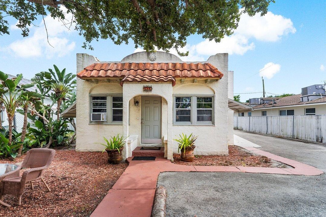 Recently Sold: $675,000 (4 beds, 2 baths, 1838 Square Feet)