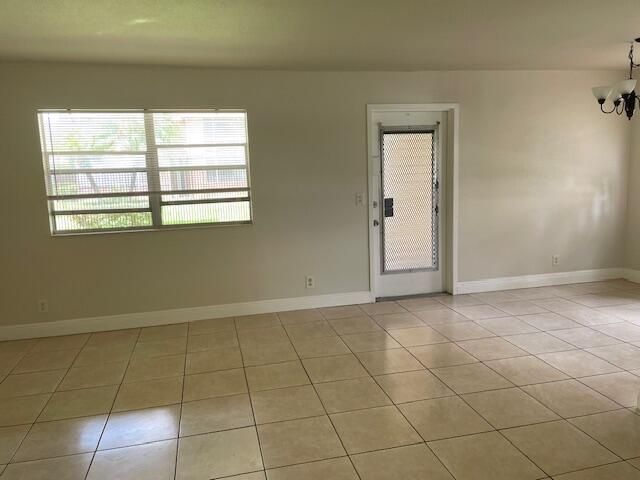 For Sale: $118,000 (2 beds, 2 baths, 880 Square Feet)