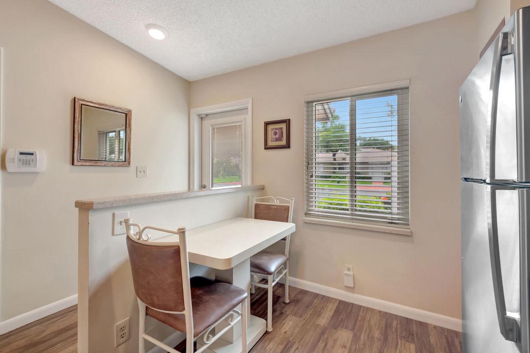 For Sale: $239,900 (2 beds, 2 baths, 863 Square Feet)