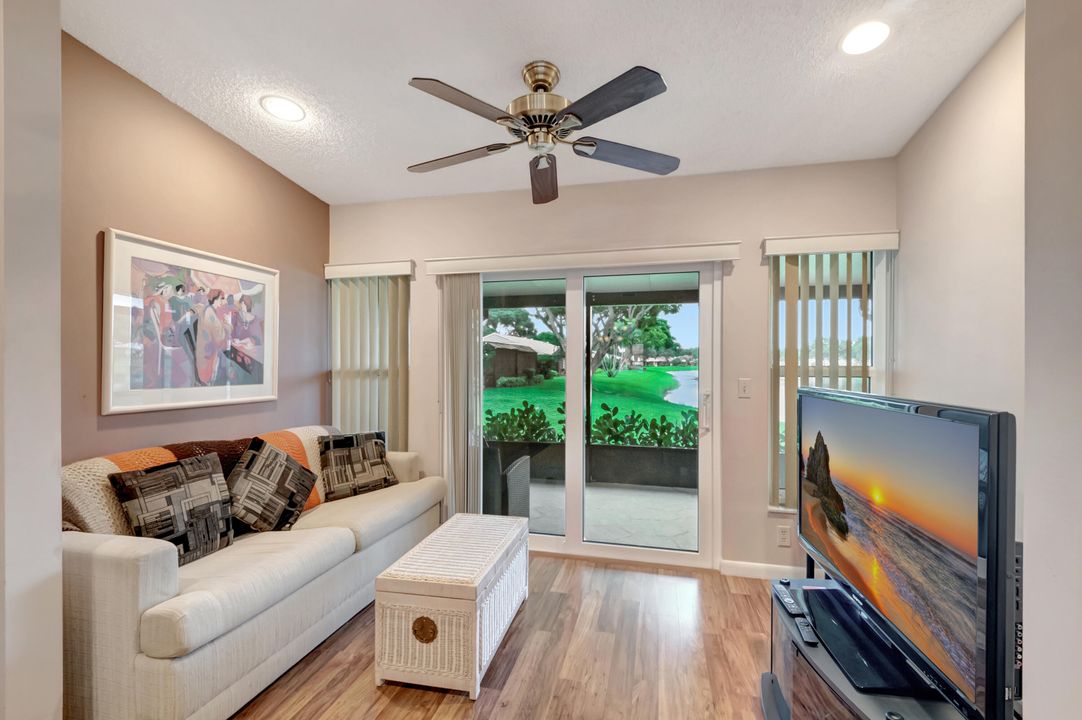 For Sale: $239,900 (2 beds, 2 baths, 863 Square Feet)