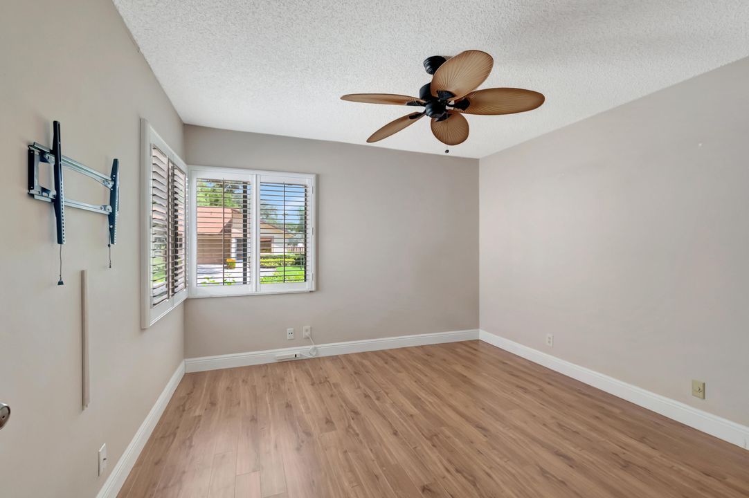 For Sale: $375,000 (2 beds, 2 baths, 1410 Square Feet)