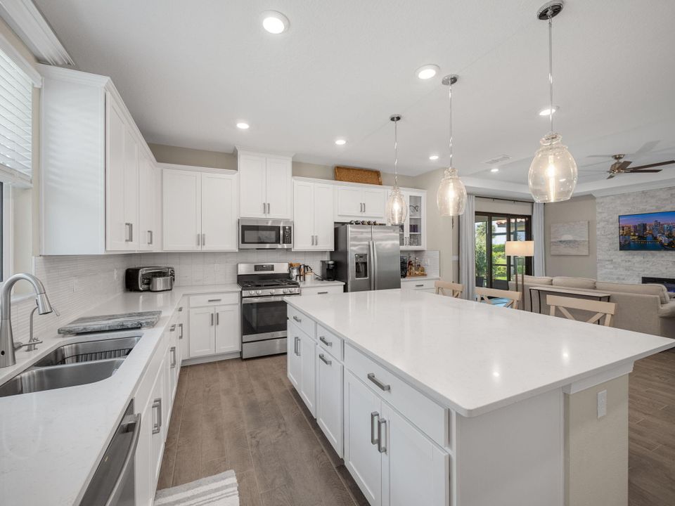 For Sale: $454,900 (2 beds, 2 baths, 1777 Square Feet)