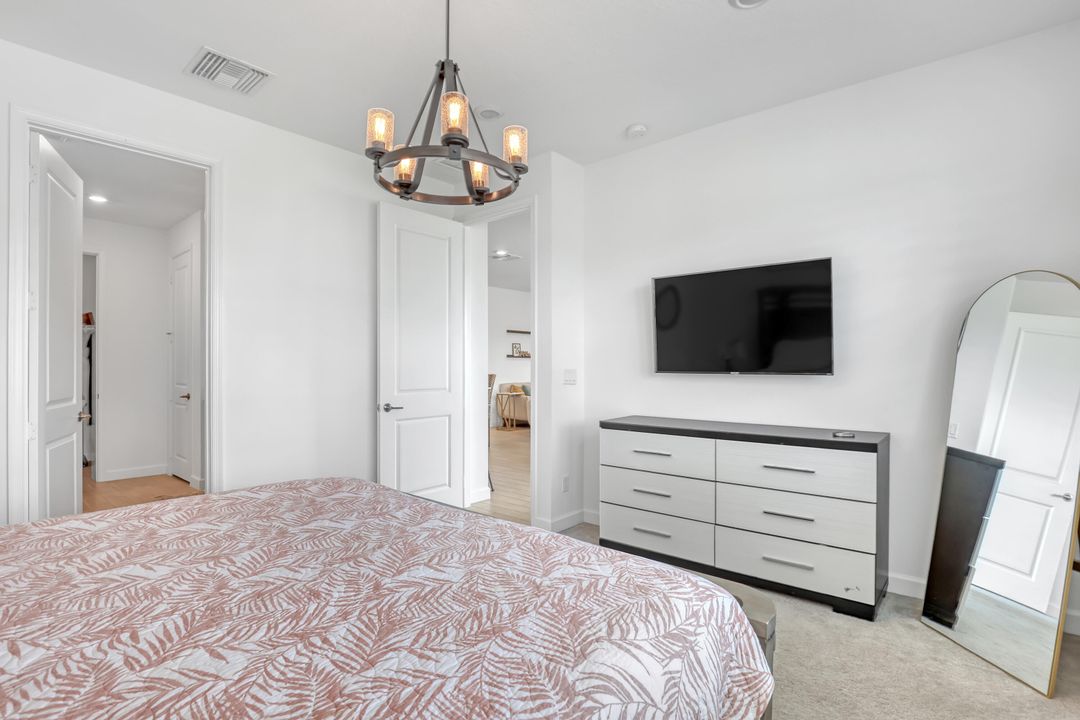 For Sale: $565,000 (3 beds, 2 baths, 1611 Square Feet)