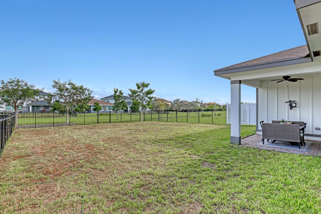 For Sale: $565,000 (3 beds, 2 baths, 1611 Square Feet)