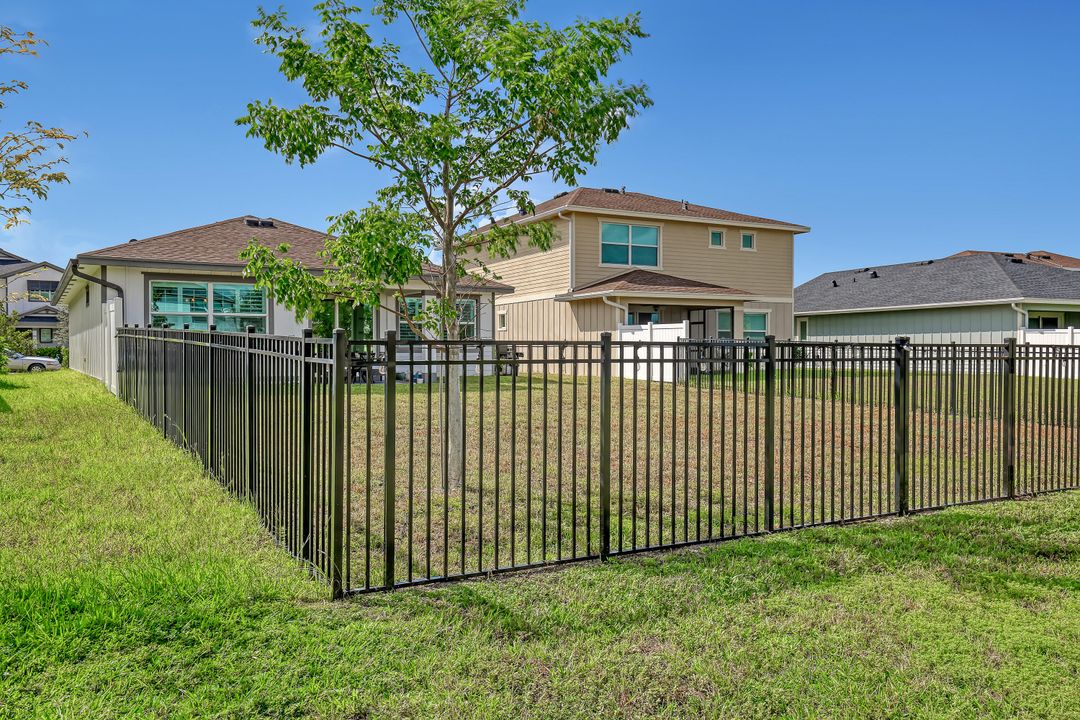 For Sale: $565,000 (3 beds, 2 baths, 1611 Square Feet)