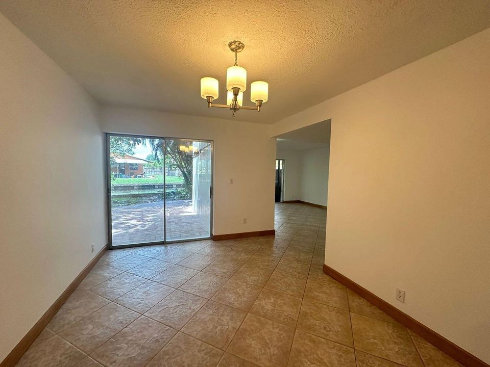 For Rent: $2,500 (2 beds, 1 baths, 1250 Square Feet)