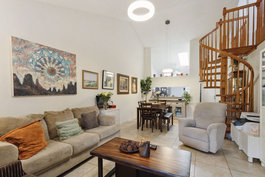 For Sale: $470,000 (2 beds, 2 baths, 1062 Square Feet)