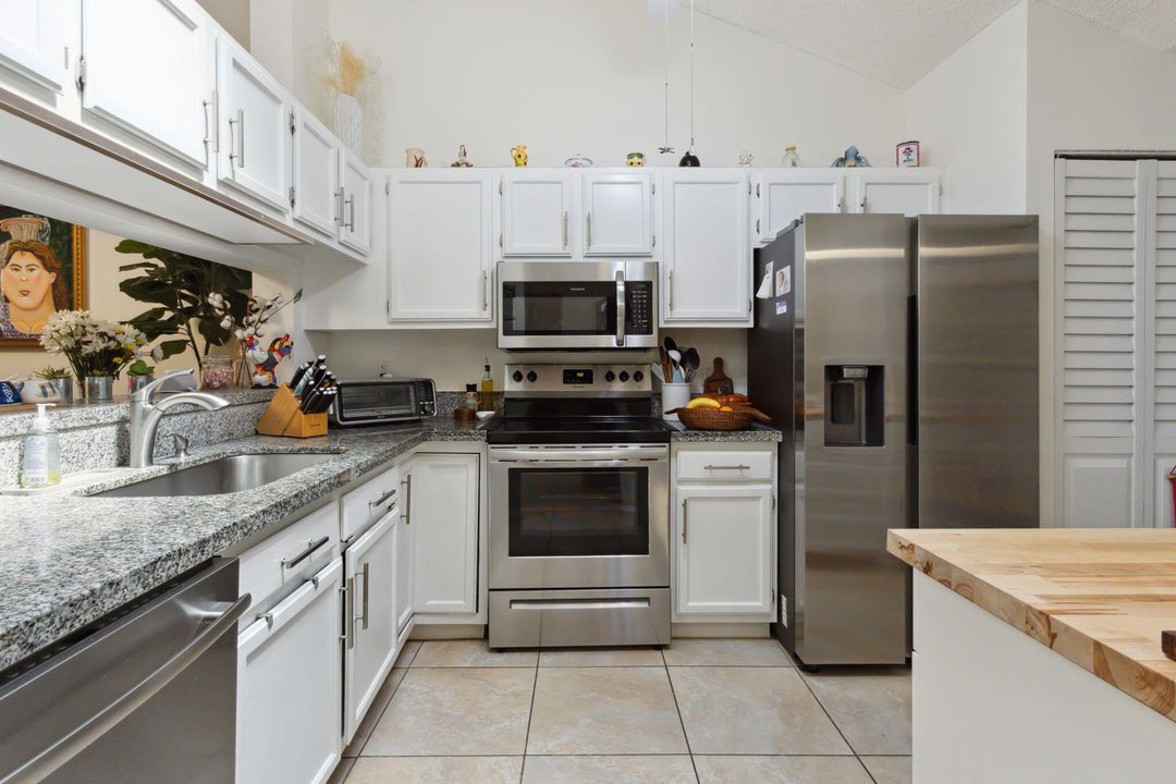 For Sale: $470,000 (2 beds, 2 baths, 1062 Square Feet)