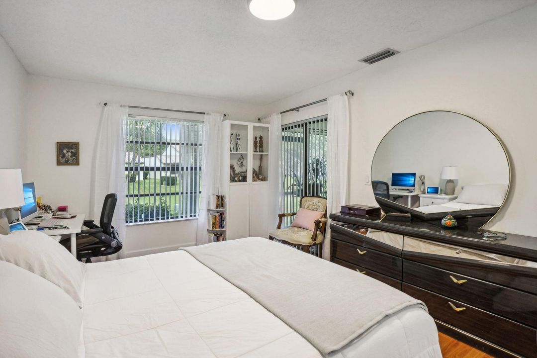 For Sale: $470,000 (2 beds, 2 baths, 1062 Square Feet)