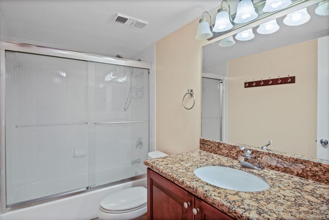 For Sale: $409,900 (2 beds, 2 baths, 1160 Square Feet)