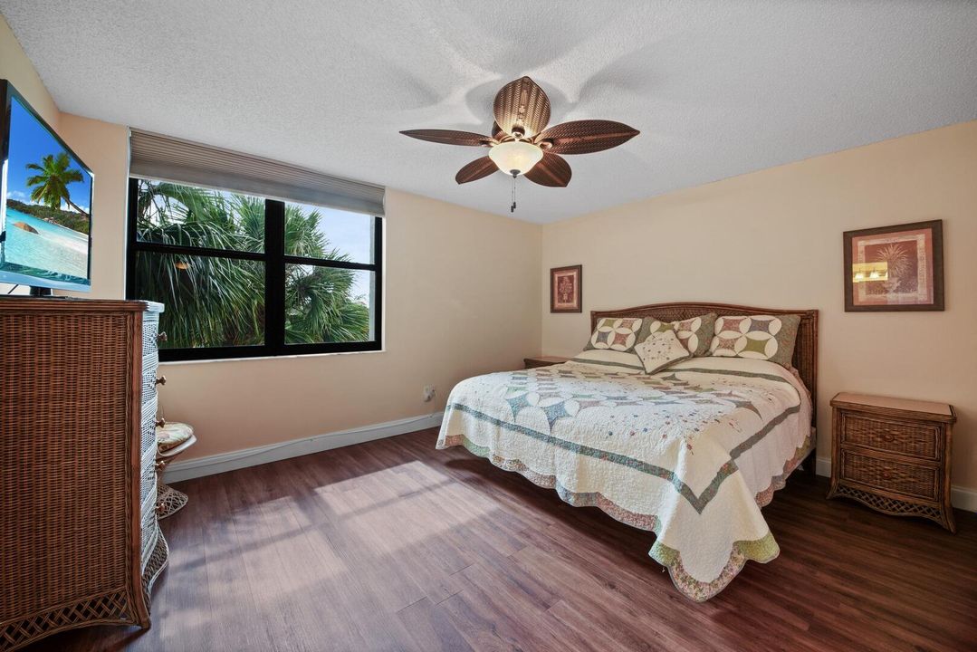 For Sale: $409,900 (2 beds, 2 baths, 1160 Square Feet)