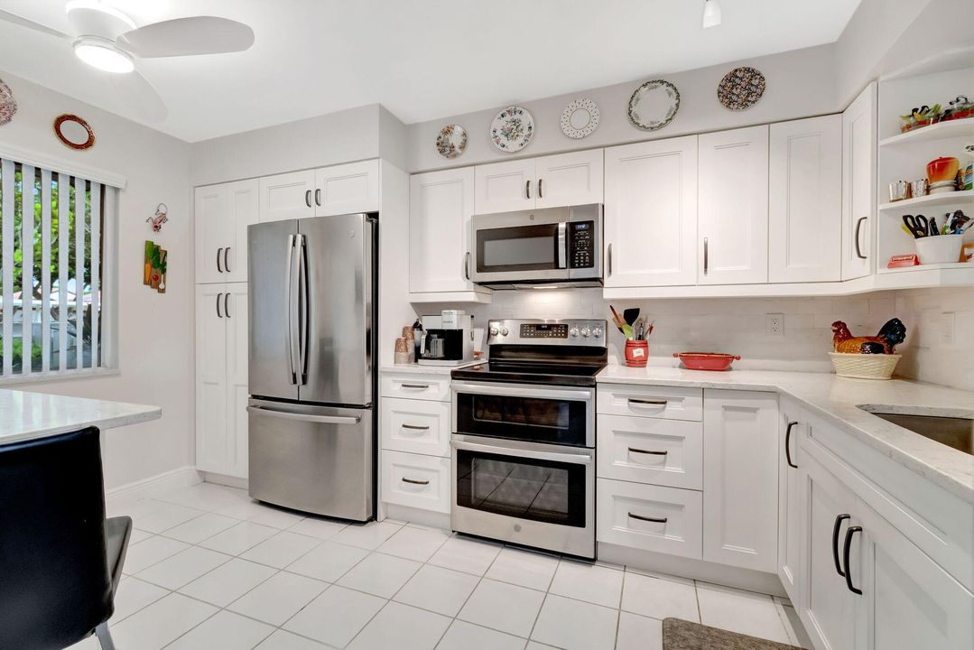 For Sale: $329,900 (2 beds, 2 baths, 1575 Square Feet)