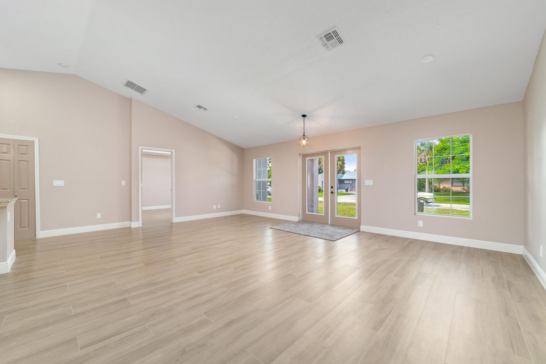 For Sale: $449,000 (4 beds, 2 baths, 1873 Square Feet)