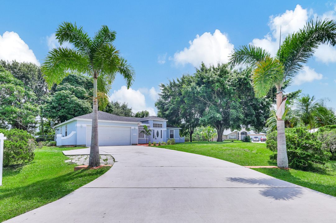 For Sale: $374,900 (3 beds, 2 baths, 1389 Square Feet)