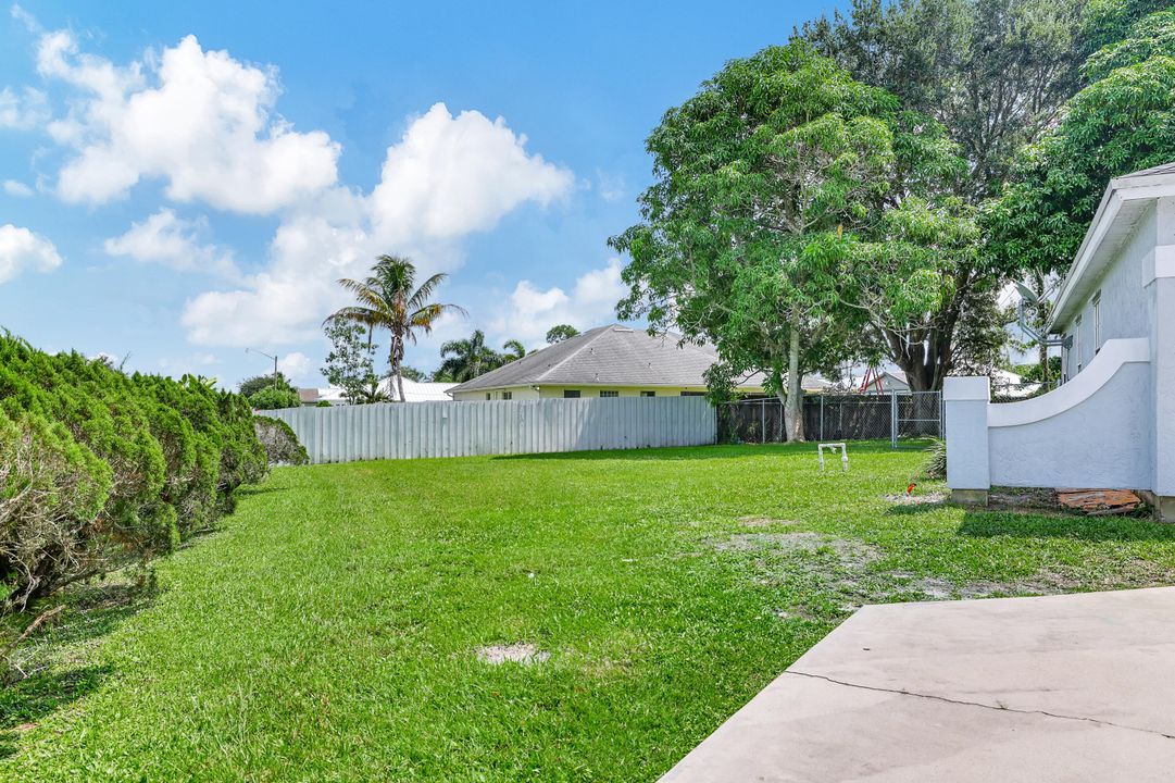 For Sale: $374,900 (3 beds, 2 baths, 1389 Square Feet)