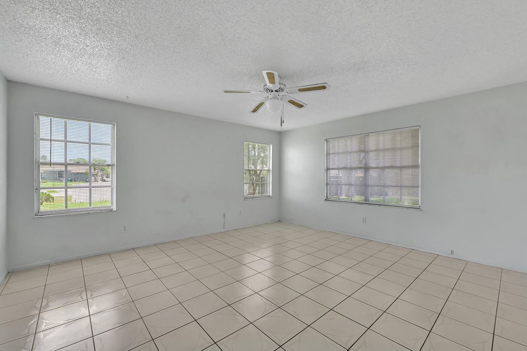 For Sale: $374,900 (3 beds, 2 baths, 1389 Square Feet)