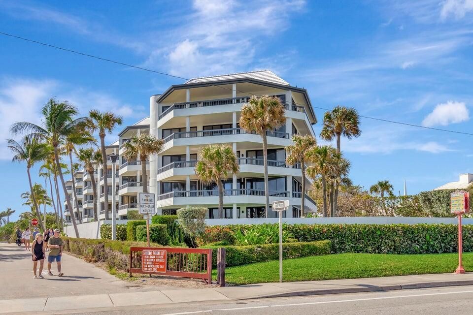 For Sale: $2,750,000 (2 beds, 2 baths, 1886 Square Feet)