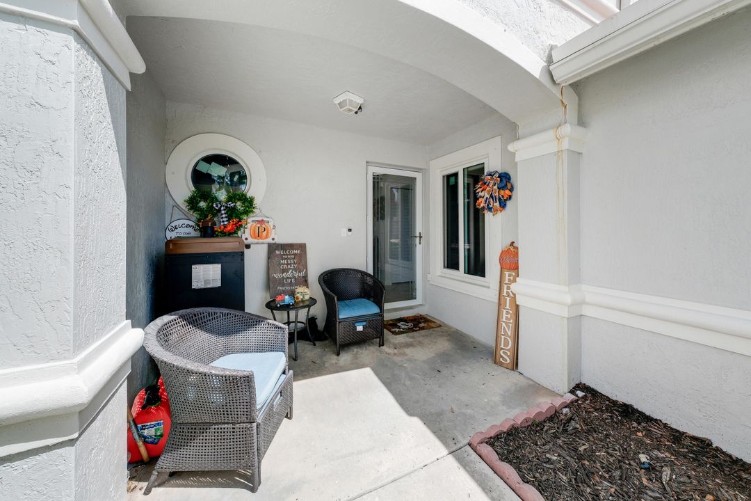 For Sale: $380,000 (3 beds, 2 baths, 1571 Square Feet)