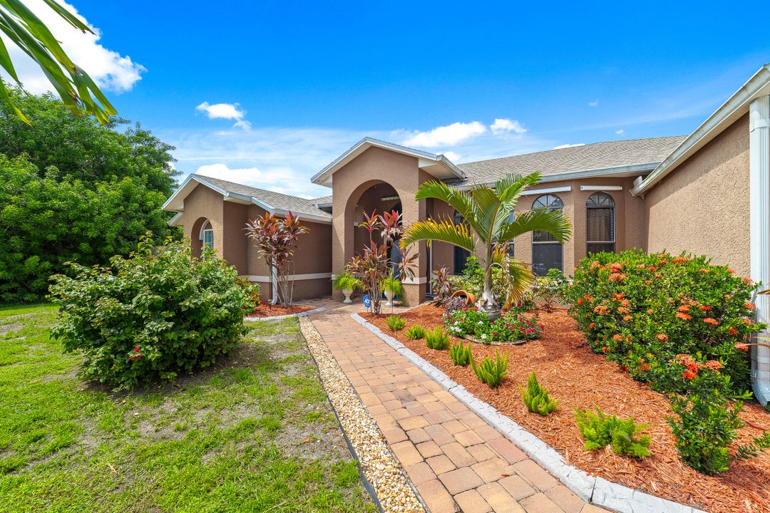 For Sale: $485,000 (3 beds, 2 baths, 1862 Square Feet)