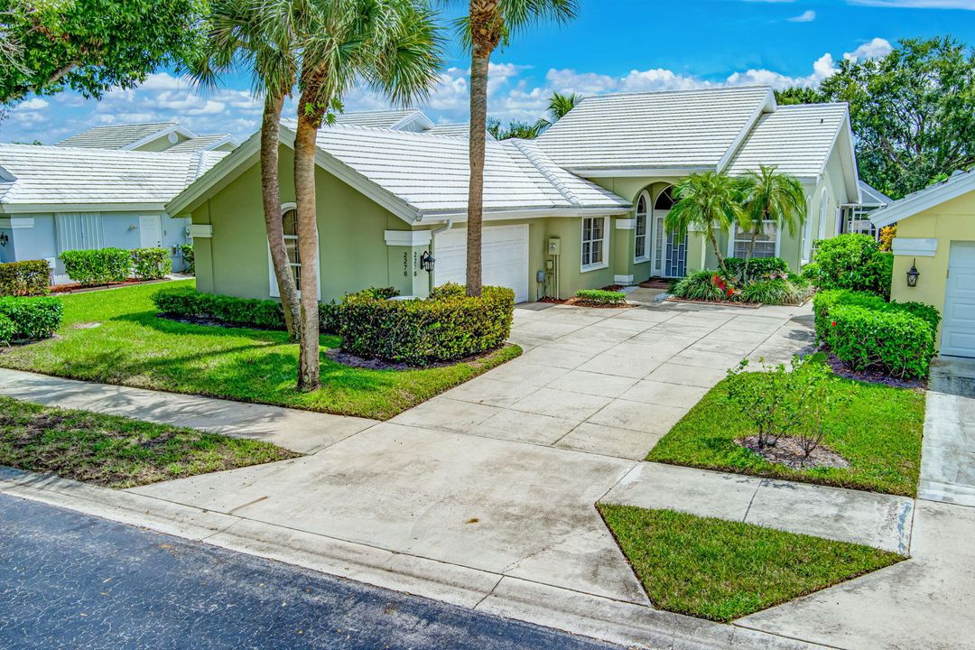 For Sale: $699,000 (3 beds, 2 baths, 2271 Square Feet)