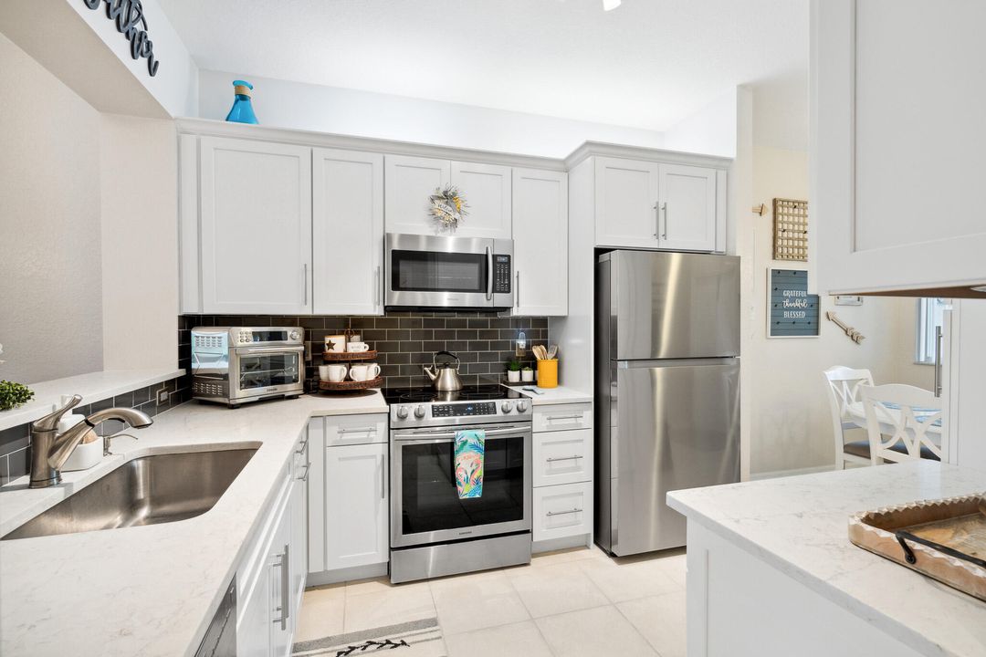 For Sale: $284,999 (2 beds, 2 baths, 1229 Square Feet)