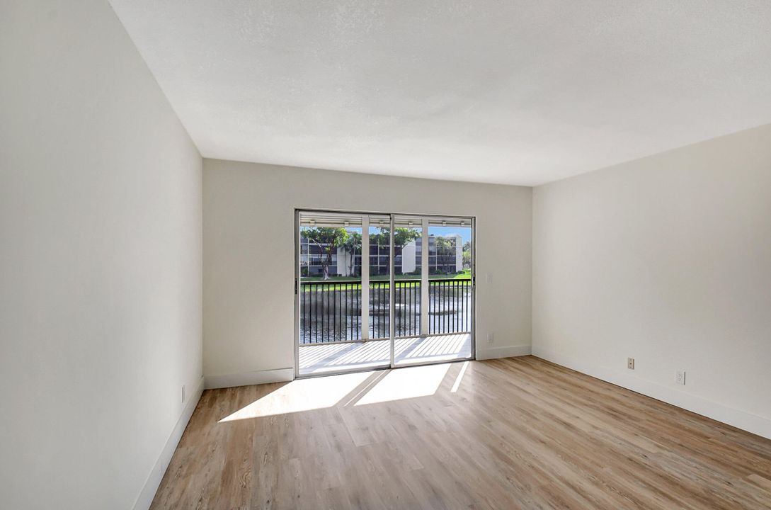 For Sale: $225,000 (1 beds, 2 baths, 1020 Square Feet)