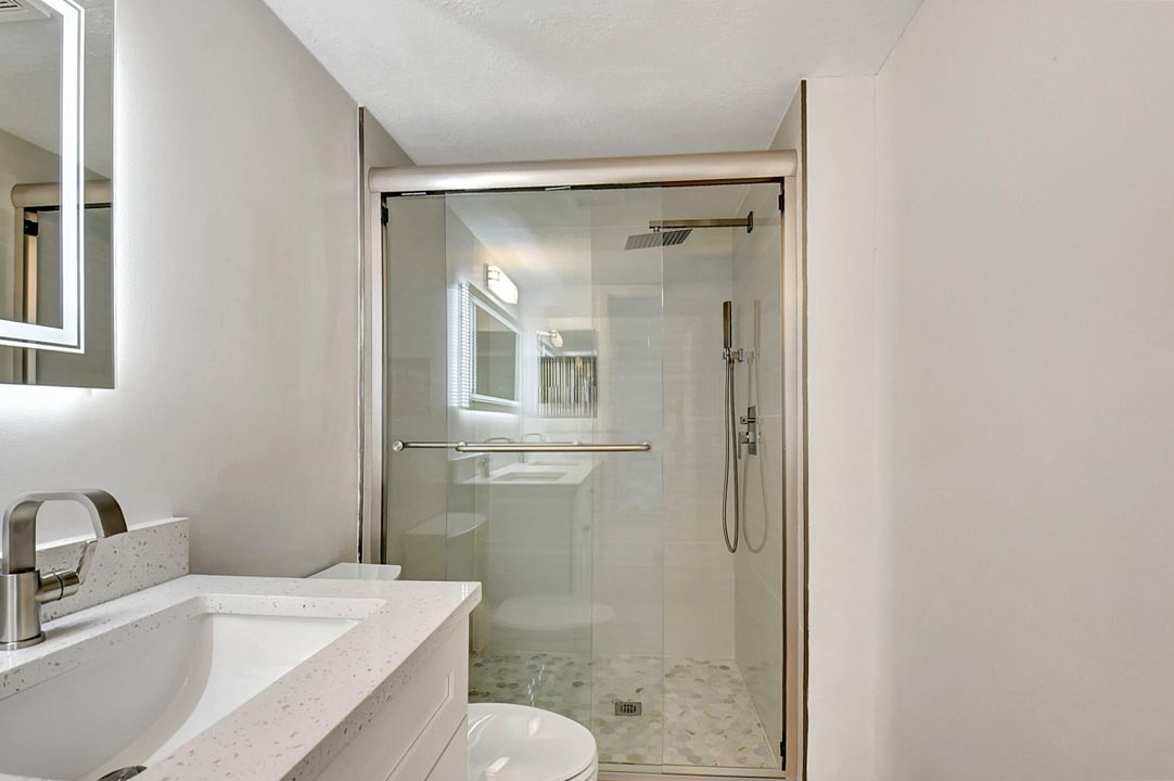 For Sale: $225,000 (1 beds, 2 baths, 1020 Square Feet)