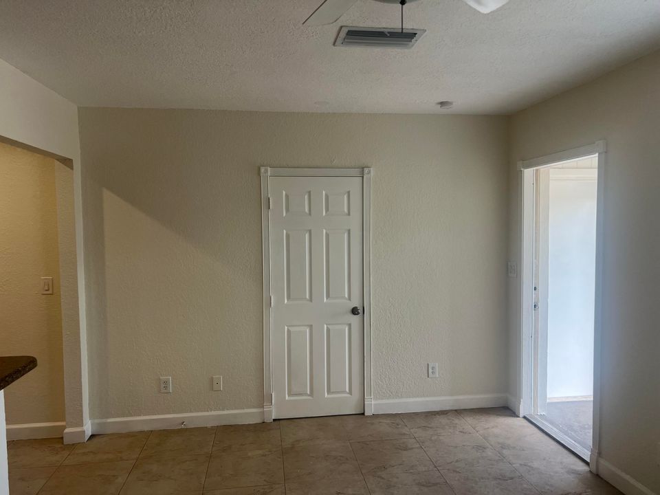 For Rent: $2,900 (3 beds, 2 baths, 1107 Square Feet)