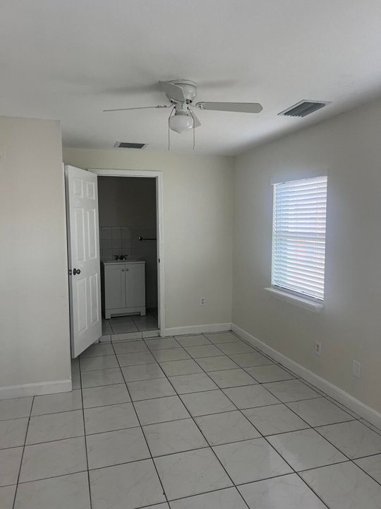 For Rent: $2,900 (3 beds, 2 baths, 1107 Square Feet)