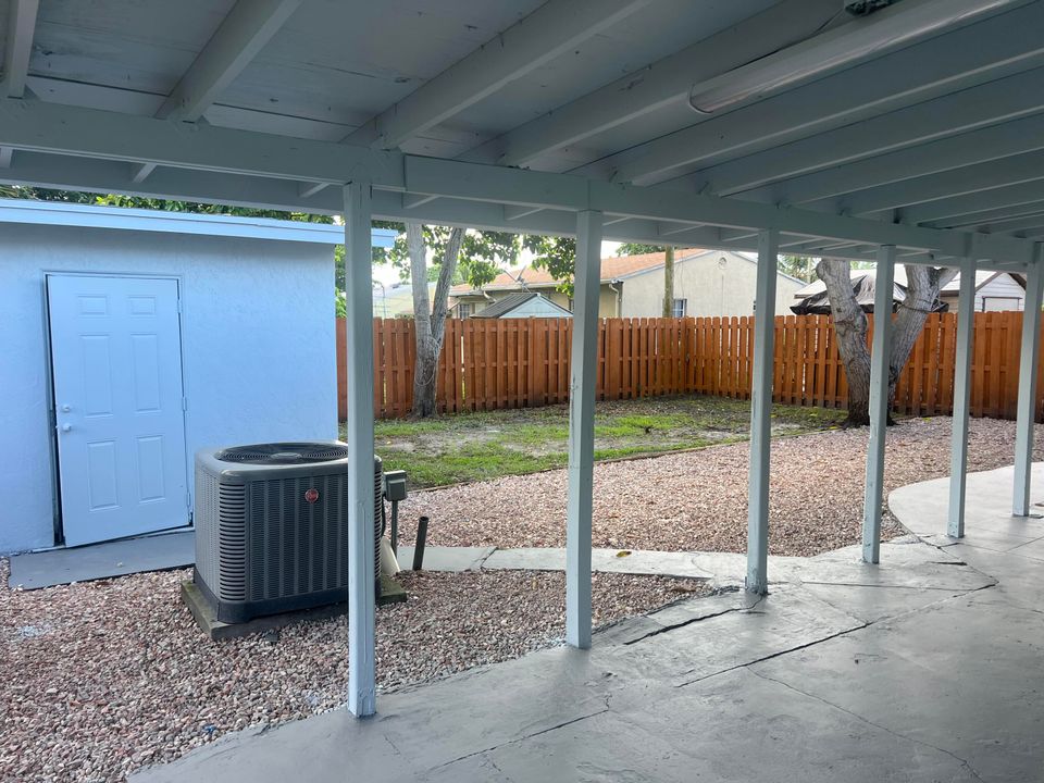 For Rent: $2,900 (3 beds, 2 baths, 1107 Square Feet)