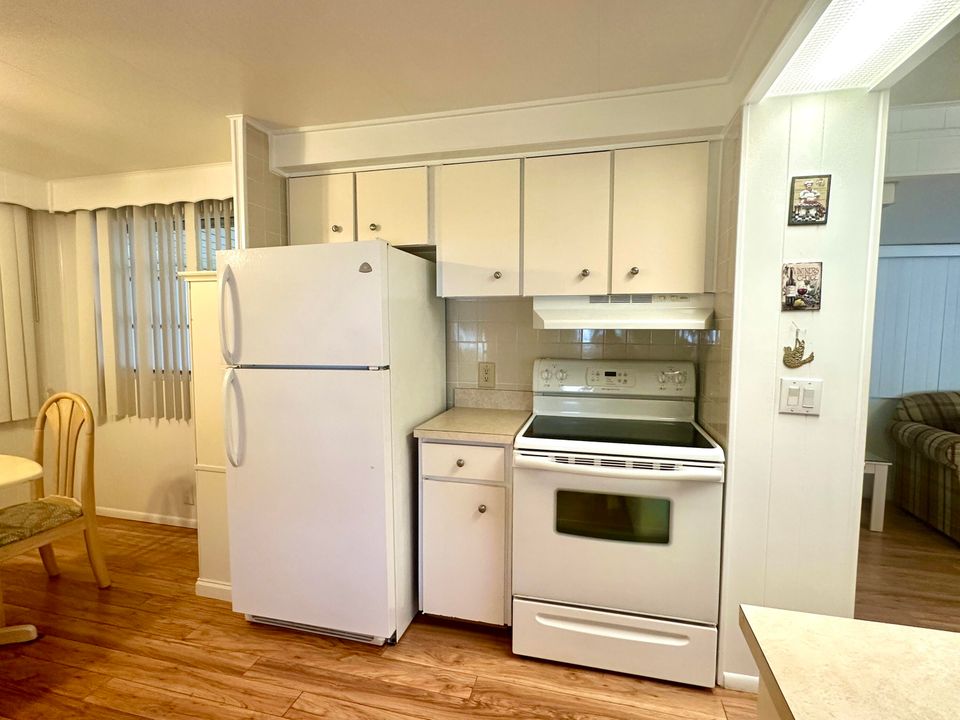 For Sale: $115,000 (2 beds, 2 baths, 818 Square Feet)