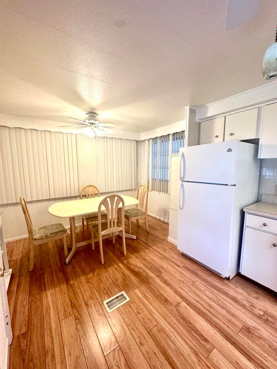 For Sale: $115,000 (2 beds, 2 baths, 818 Square Feet)