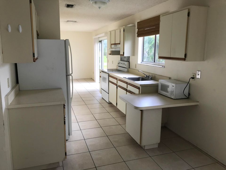 For Rent: $2,200 (3 beds, 2 baths, 1183 Square Feet)