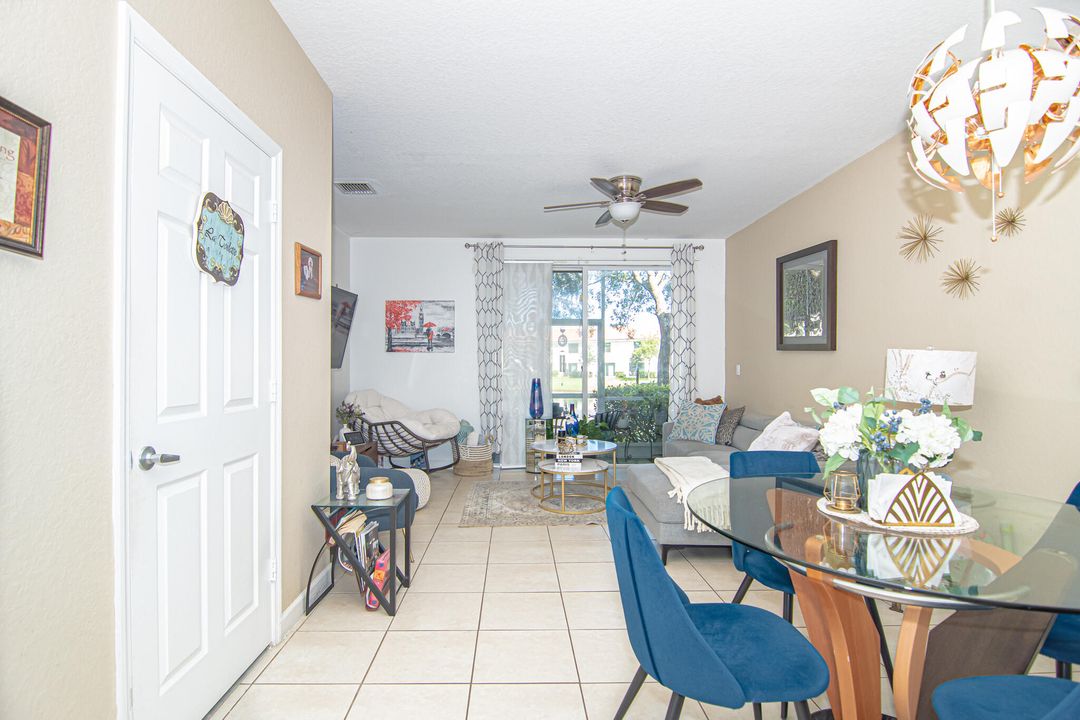 For Sale: $307,000 (2 beds, 2 baths, 1221 Square Feet)