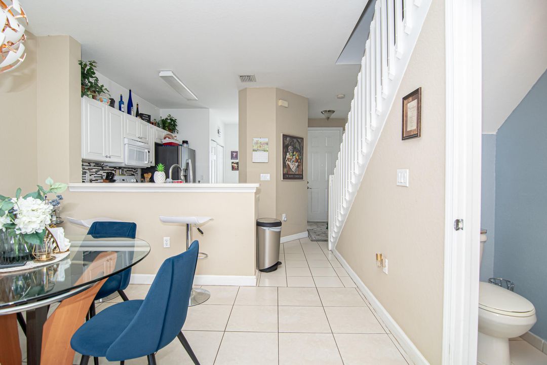 For Sale: $307,000 (2 beds, 2 baths, 1221 Square Feet)