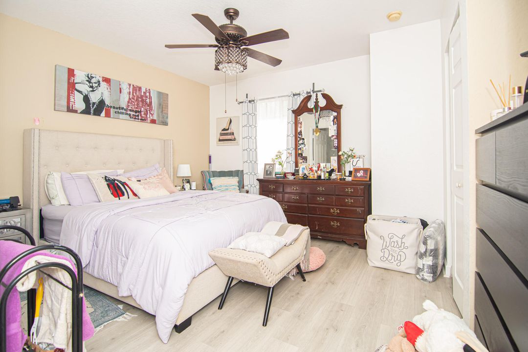 For Sale: $307,000 (2 beds, 2 baths, 1221 Square Feet)