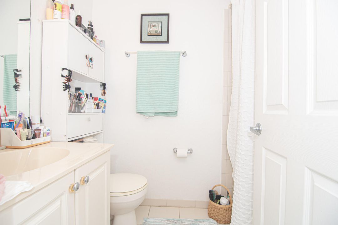 For Sale: $307,000 (2 beds, 2 baths, 1221 Square Feet)