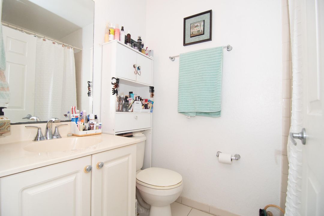 For Sale: $307,000 (2 beds, 2 baths, 1221 Square Feet)