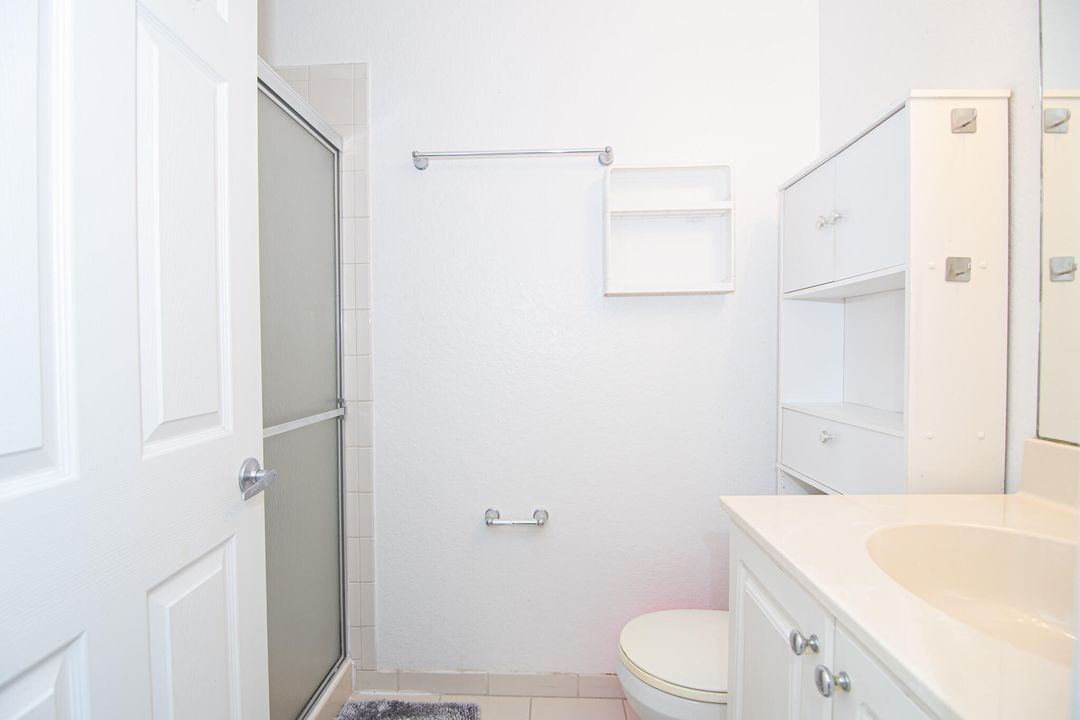 For Sale: $307,000 (2 beds, 2 baths, 1221 Square Feet)