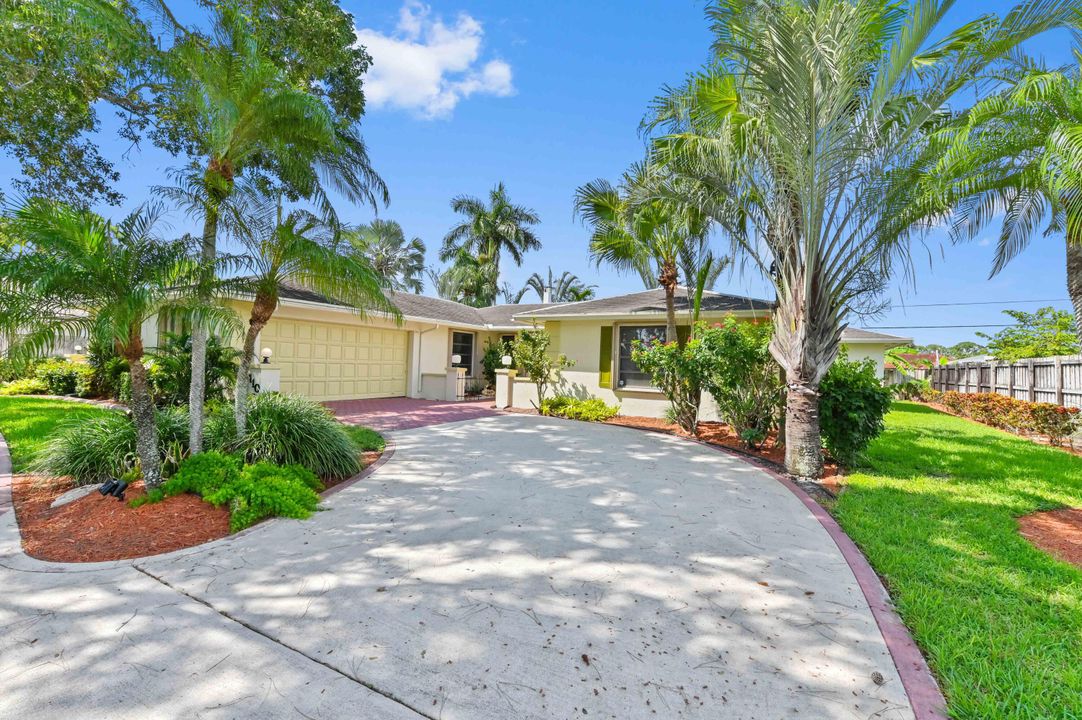 For Sale: $695,000 (4 beds, 2 baths, 2267 Square Feet)