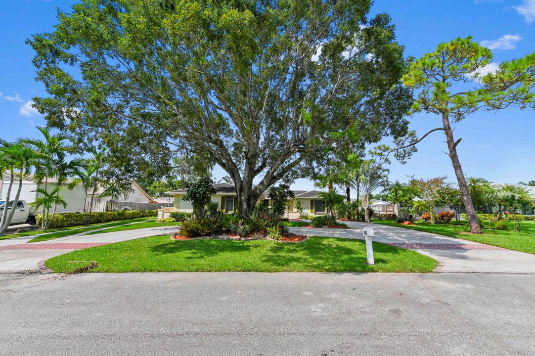 For Sale: $695,000 (4 beds, 2 baths, 2267 Square Feet)