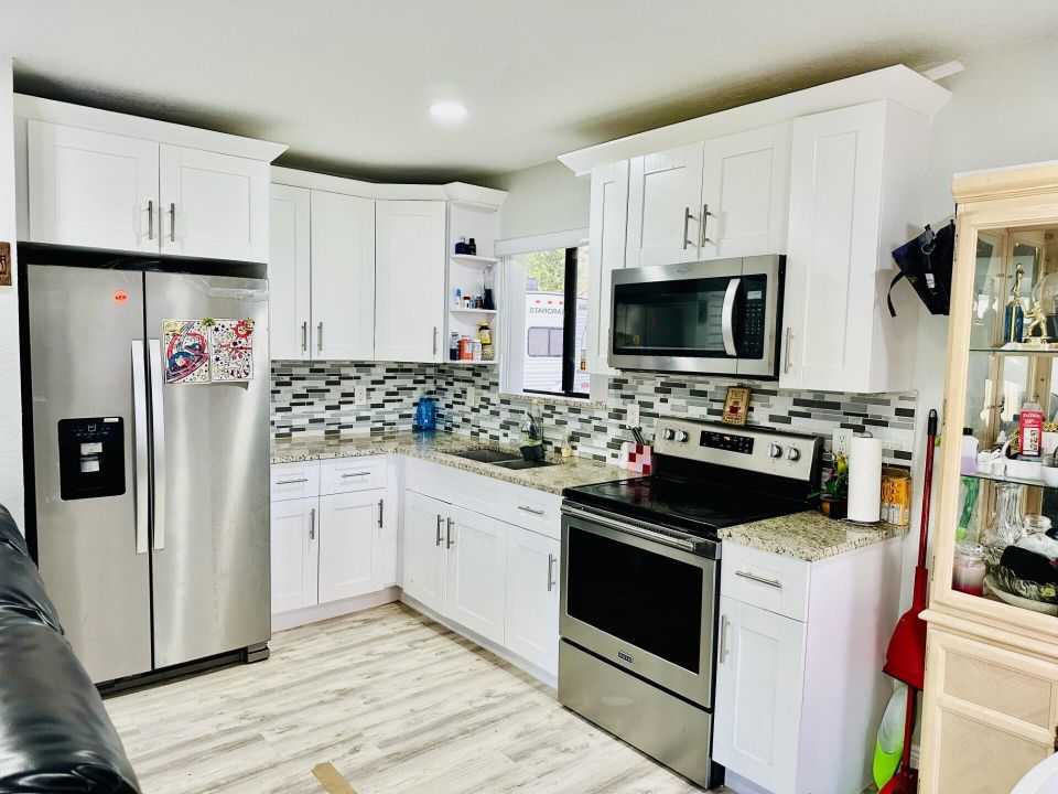 For Sale: $385,000 (2 beds, 1 baths, 912 Square Feet)