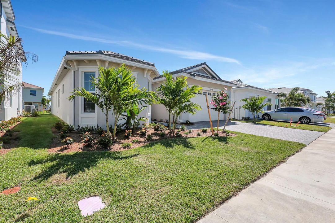 For Sale: $675,000 (3 beds, 2 baths, 2324 Square Feet)